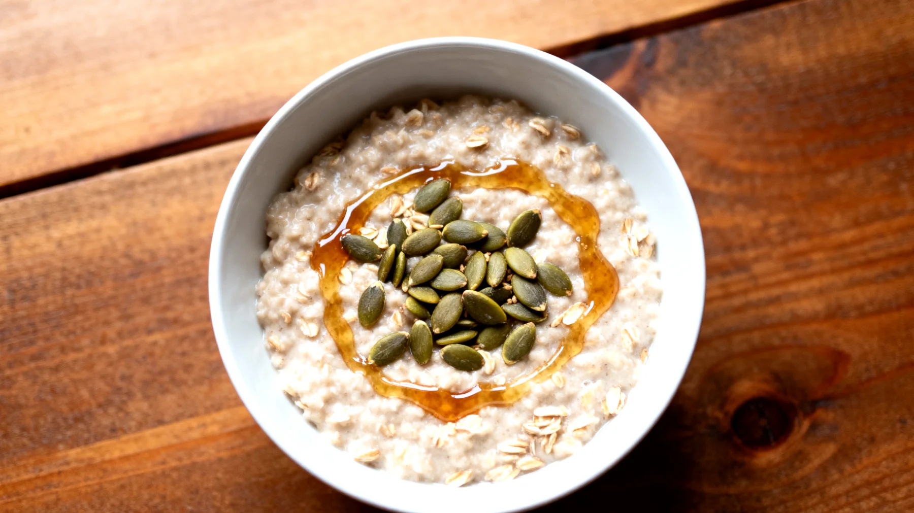 Porridge di avena con semi di zucca e miele di grano saraceno"